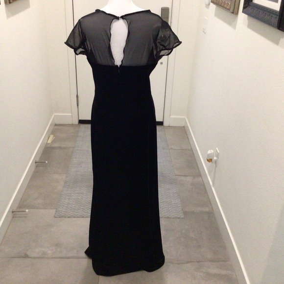 CACHET LONG VELVET DRESS WITH MESH CAP SLEEVES AND CUTOUT IN BACK - Picture 4 of 8